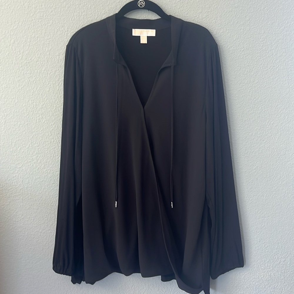 Michael Kors blouse, black, cute Crossbody detail, light wear, long slee…